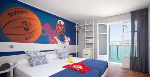 Hotel Ryans La Marina
