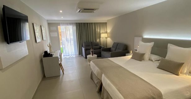 Hotel Sanom Beach Resort