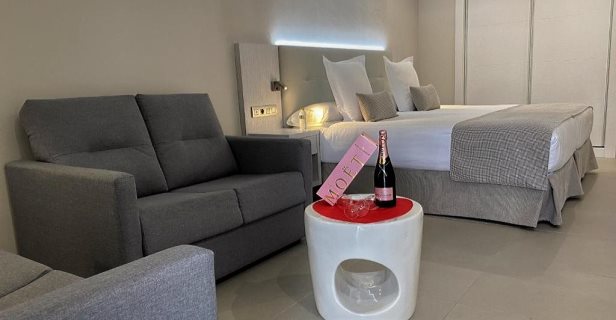 Hotel Sanom Beach Resort