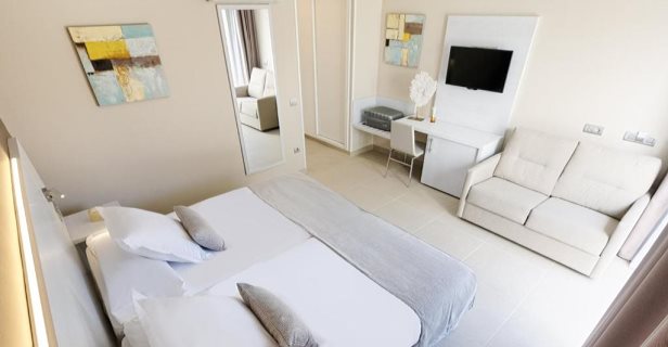 Hotel Sanom Beach Resort