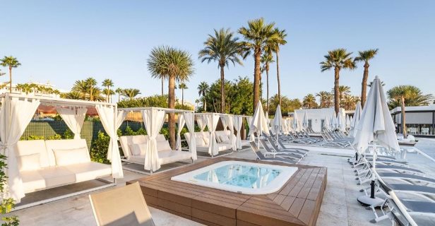 Hotel Sanom Beach Resort
