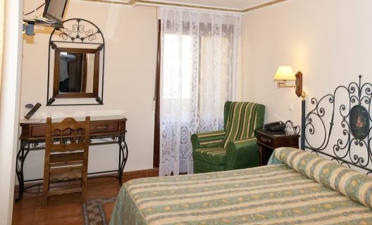 Hotel Santo Domingo De Silos