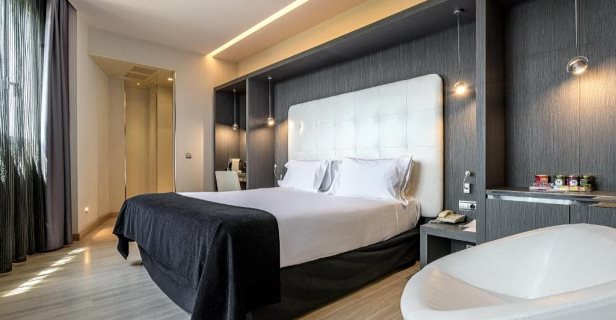 Hotel Santos Maydrit Airport