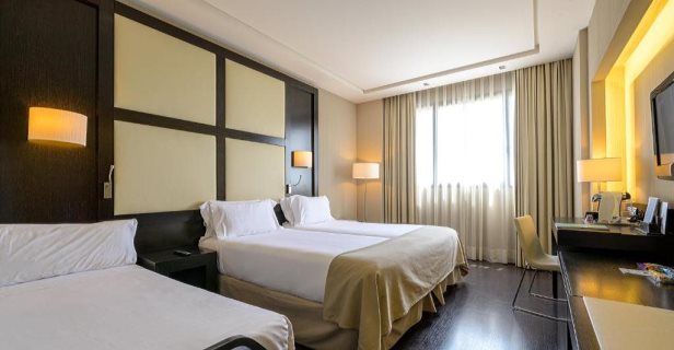 Hotel Santos Maydrit Airport