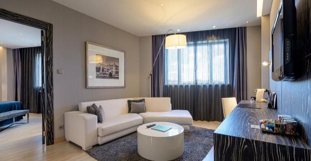 Hotel Santos Maydrit Airport