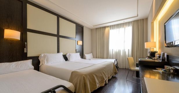 Hotel Santos Maydrit Airport
