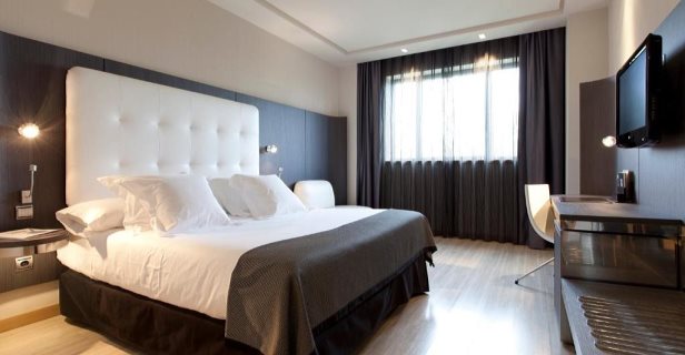Hotel Santos Maydrit Airport