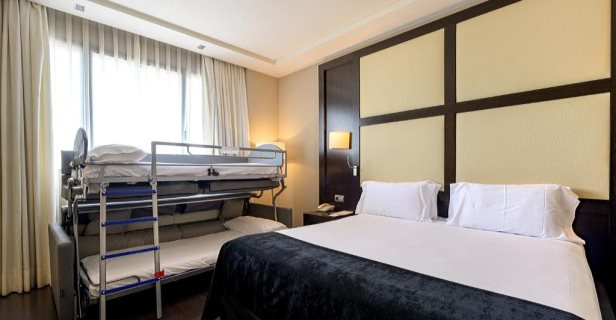 Hotel Santos Maydrit Airport