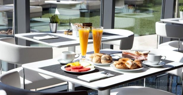 Hotel Santos Maydrit Airport