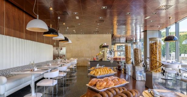 Hotel Santos Maydrit Airport