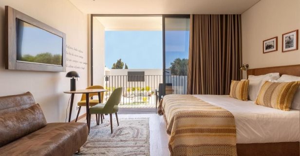 Hotel Selina Evora