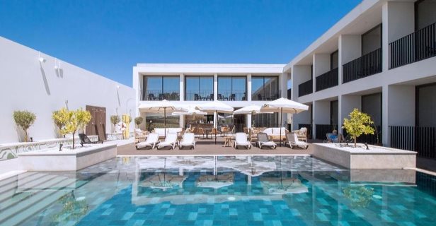 Hotel Selina Evora