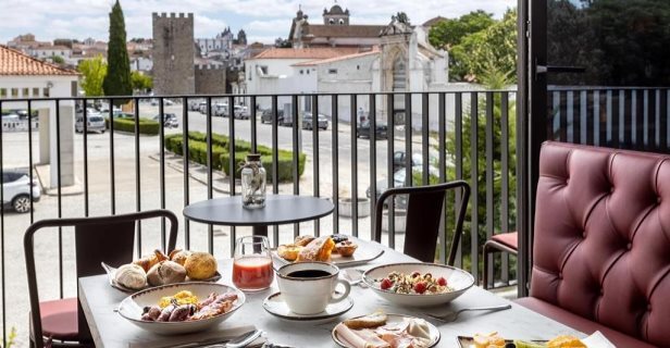 Hotel Selina Evora