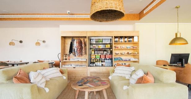 Hotel Selina Evora