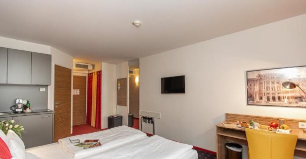 Hotel Senator
