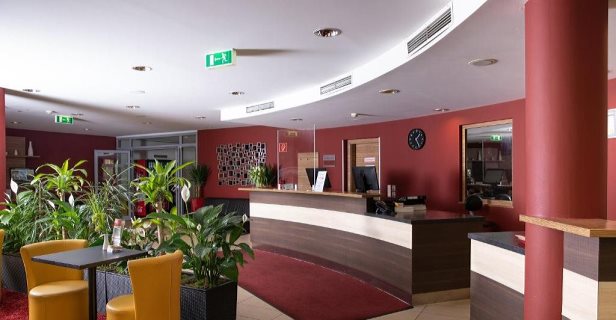 Hotel Senator