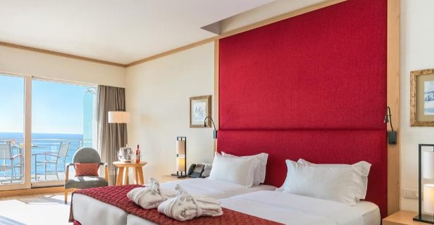 Hotel Sesimbra Oceanfront