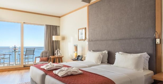 Hotel Sesimbra Oceanfront