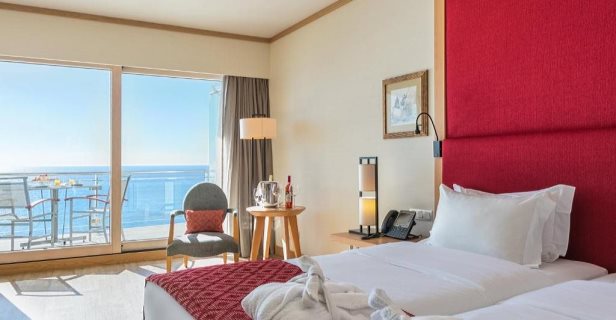Hotel Sesimbra Oceanfront