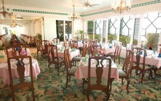 Hotel Shaw Park Beach & Suites