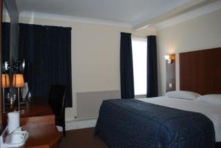 Hotel Sky Plaza Cardiff Airport