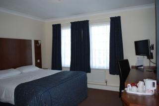 Hotel Sky Plaza Cardiff Airport