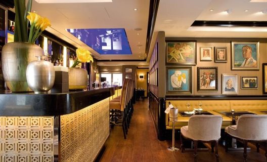 Hotel St James & Club