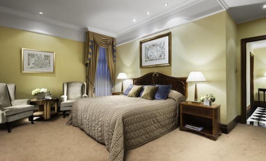 Hotel St. James Court London