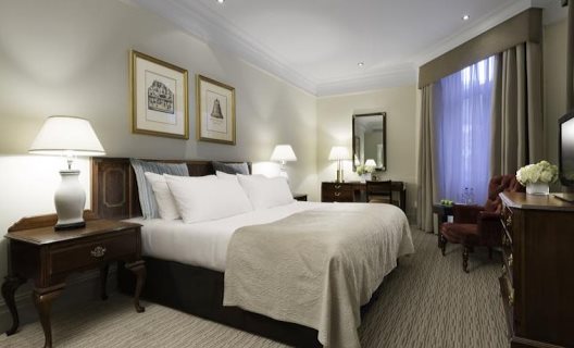 Hotel St. James Court London