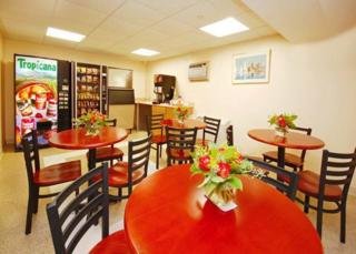 Hotel Suburban Extended Stay Logan Airport