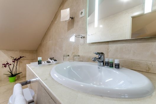 Hotel Suites 33