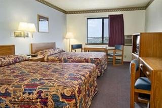 Hotel Super 8 Milwaukee Airport