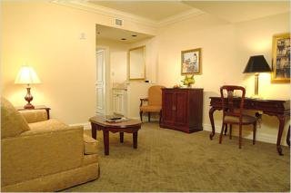 Hotel The Iberville Suites