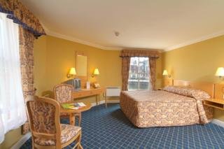 Hotel The Queens