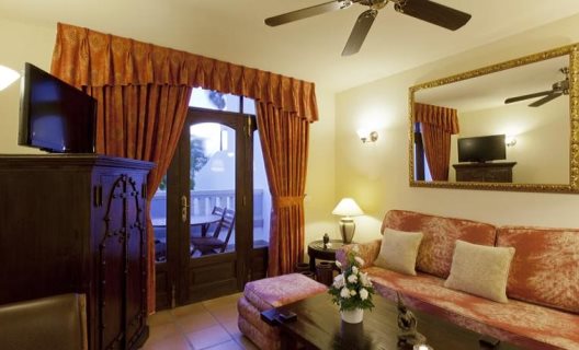 Hotel The Regency Country Club