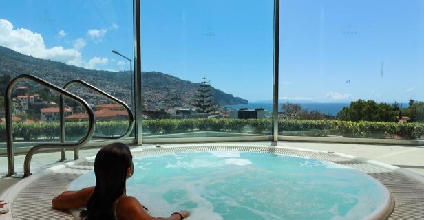 Hotel The Views Baia
