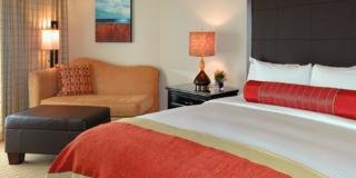 Hotel The Waterfront Beach Resort, A Hilton