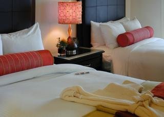 Hotel The Waterfront Beach Resort, A Hilton