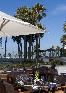 Hotel The Waterfront Beach Resort, A Hilton
