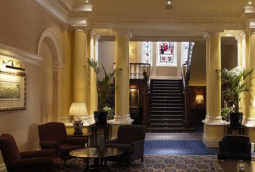 Hotel Thistle The Rougemont