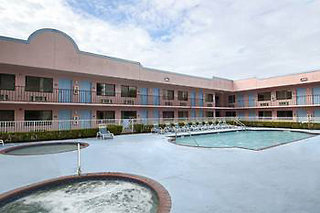 Hotel Travelodge Suites East Gate Orange
