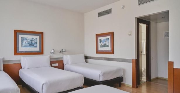 Hotel Tres Torres Atiram