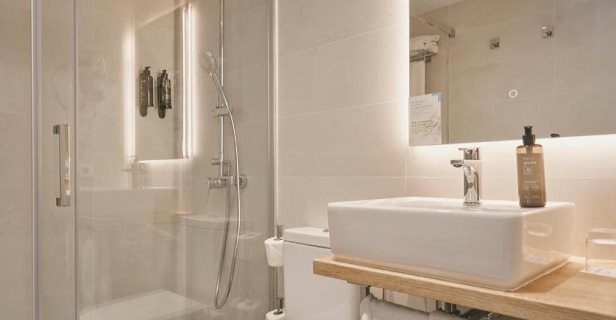 Hotel Tres Torres Atiram