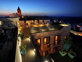Hotel V