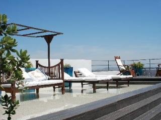 Hotel V