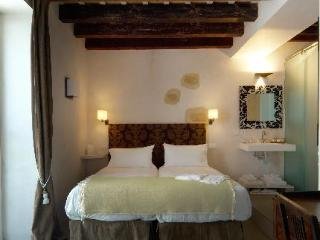 Hotel V