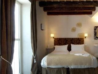 Hotel V