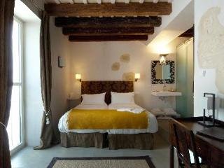 Hotel V