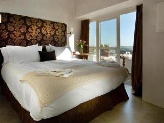 Hotel V