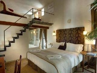 Hotel V